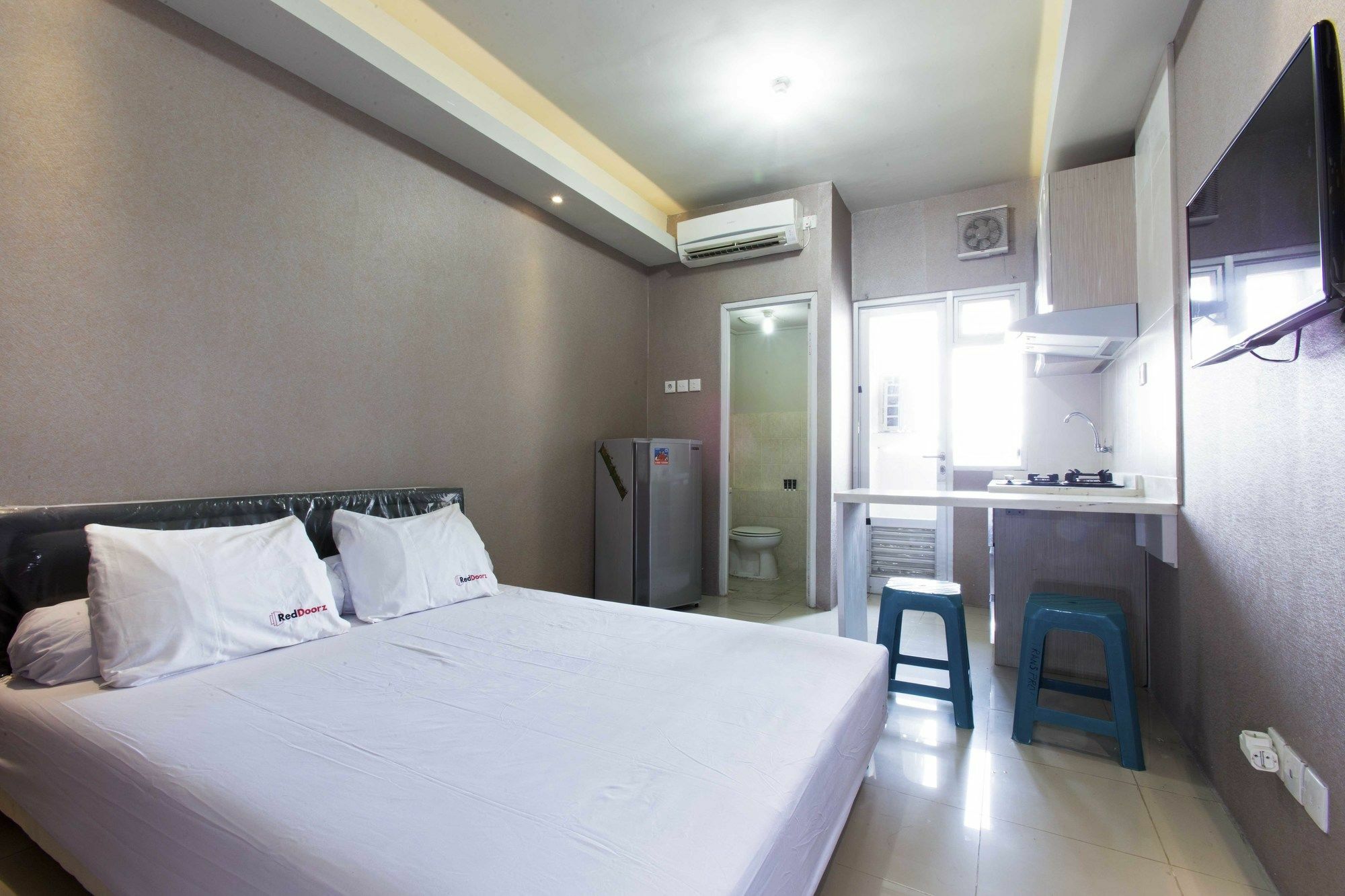 ג'קרטה Reddoorz Apartment @ Pegangsaan Kelapa Gading 3 מראה חיצוני תמונה