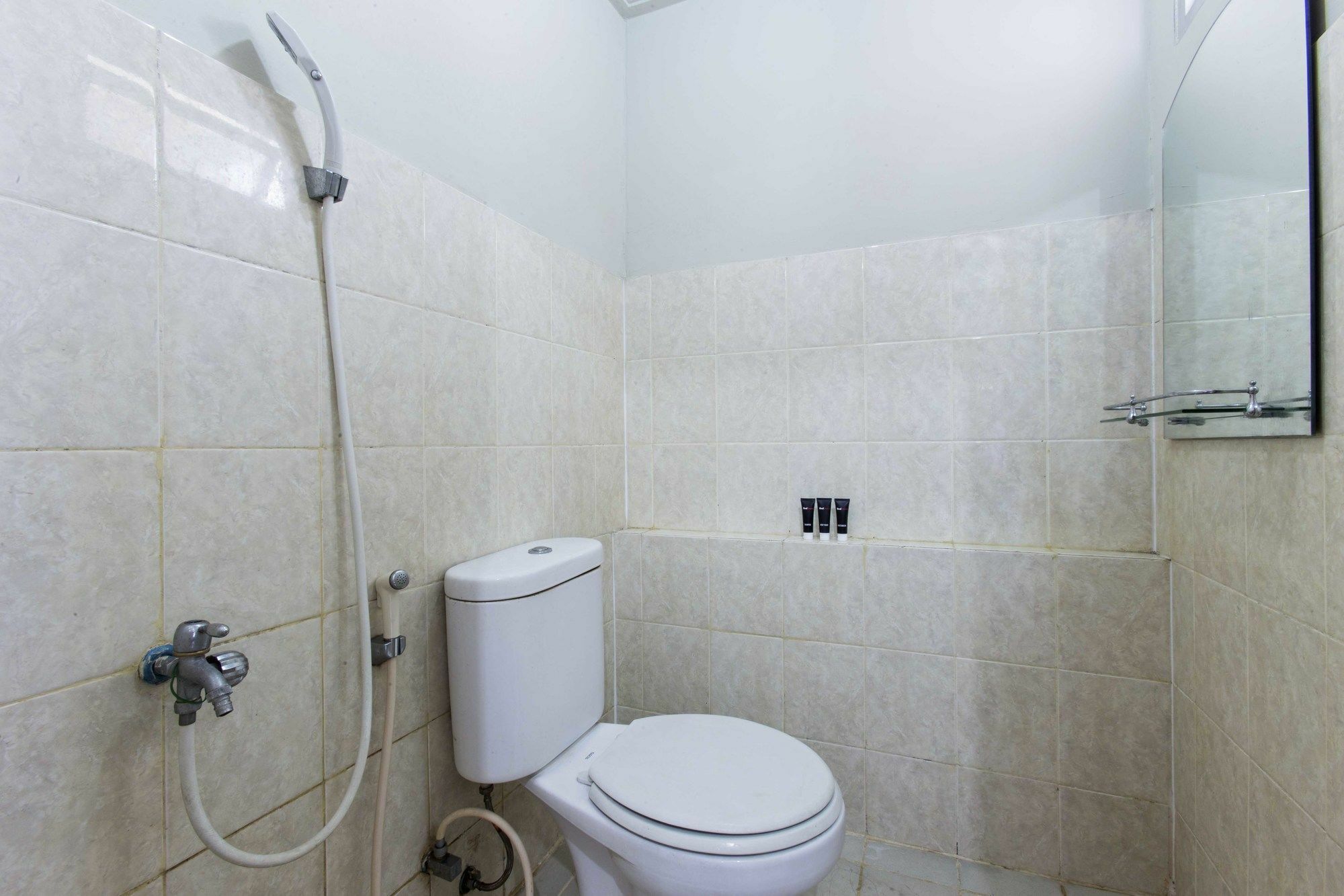 ג'קרטה Reddoorz Apartment @ Pegangsaan Kelapa Gading 3 מראה חיצוני תמונה