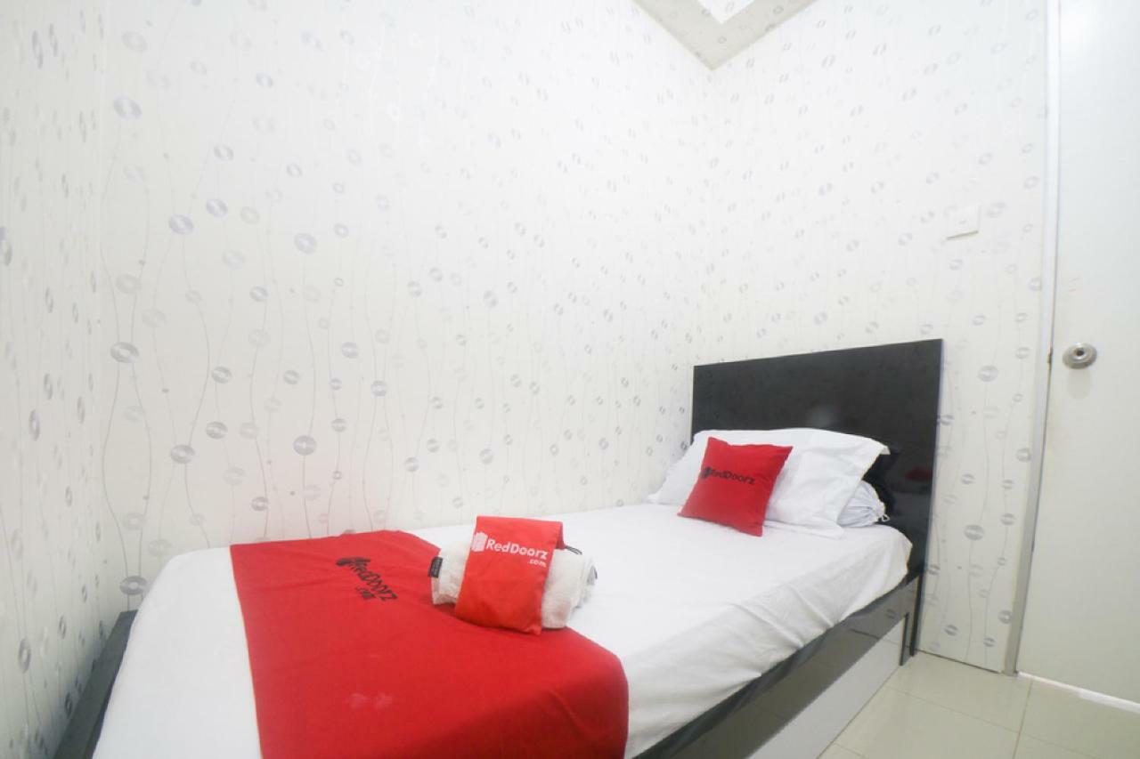 ג'קרטה Reddoorz Apartment @ Pegangsaan Kelapa Gading 3 מראה חיצוני תמונה